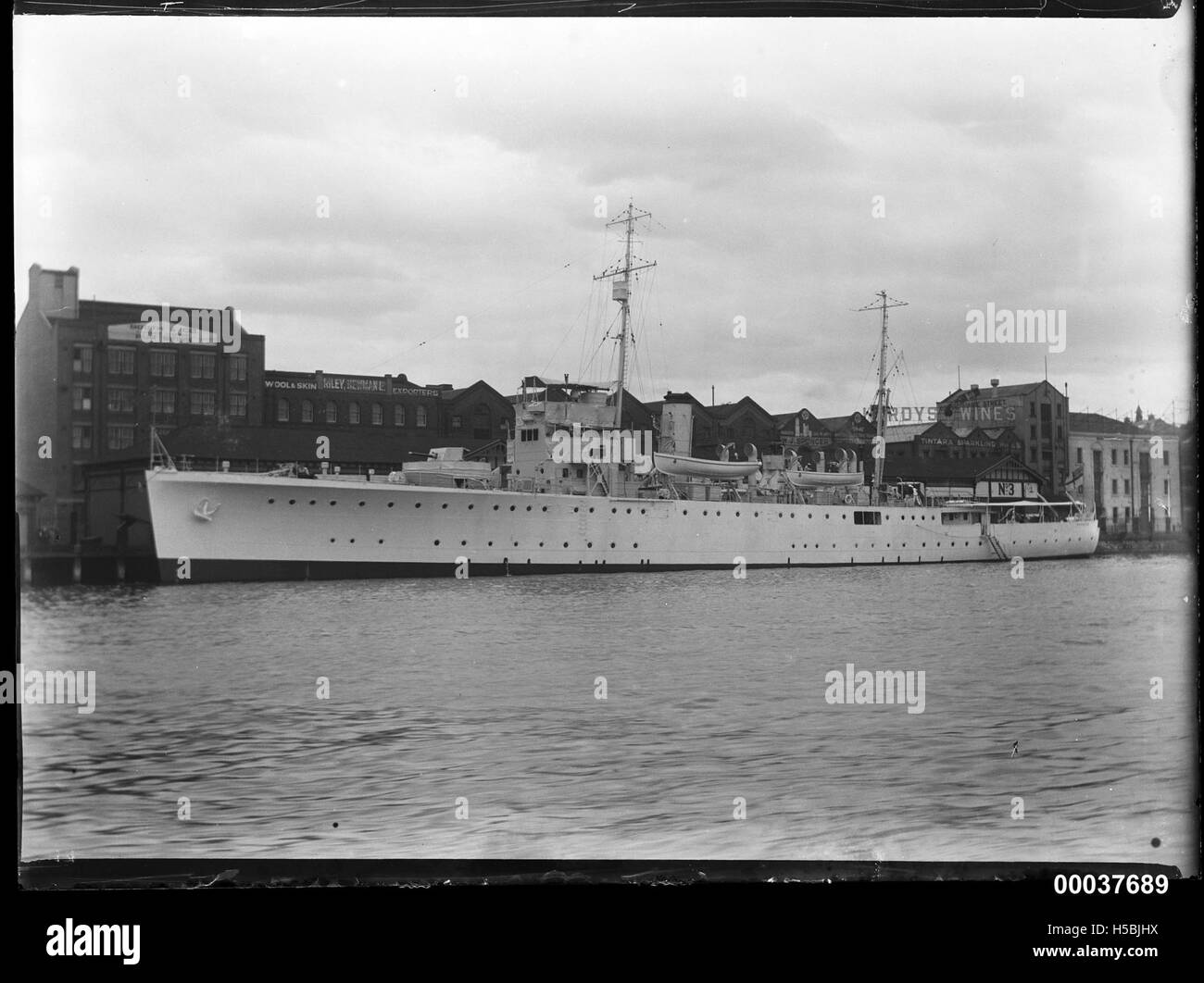 L'HMIS Hindustan era una nave della Royal Indian Navy britannica, in servizio dalla prima alla metà del XX secolo. La nave fu coinvolta in varie operazioni navali e giocò un ruolo nella difesa dell'India britannica. Foto Stock