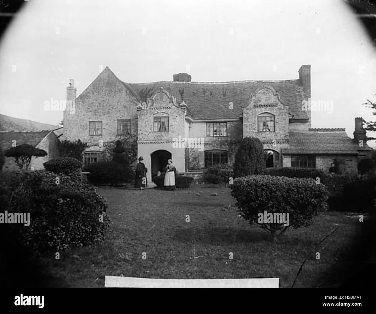 Un riferimento a una casa situata a Montgomery, che potenzialmente mette in risalto il suo stile architettonico, il suo significato storico o il suo ruolo all'interno della comunità. Foto Stock