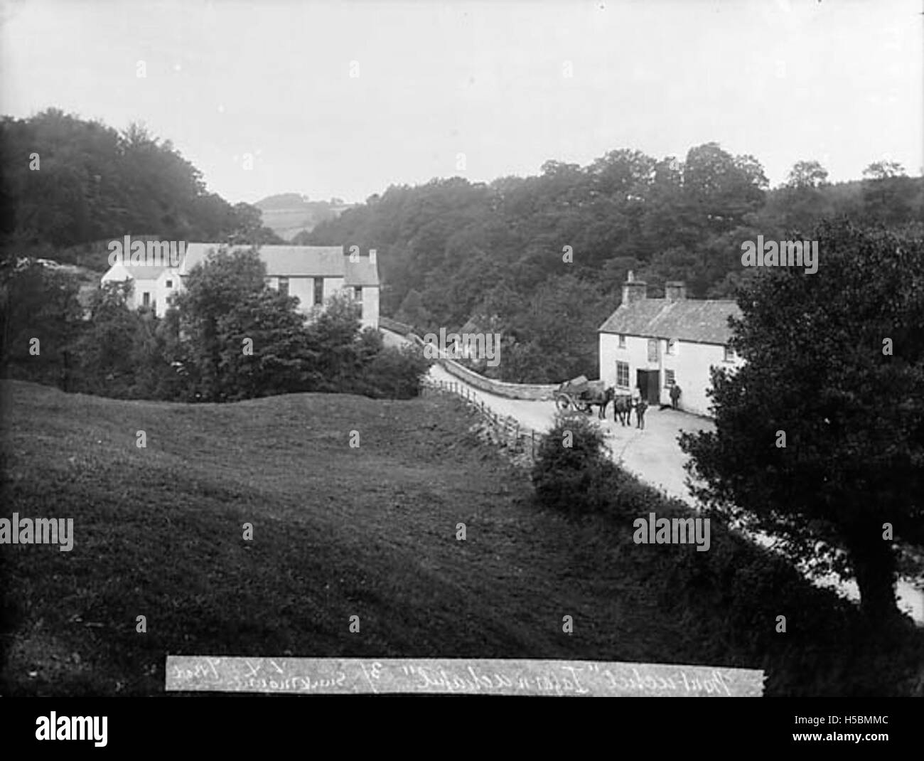 La locanda e la cappella di Bontuchel, Y Gyffylliog, sono notevoli punti di riferimento in Galles, che riflettono la storia e lo stile architettonico della regione. Forniscono informazioni sulla vita rurale gallese nei secoli passati. Foto Stock