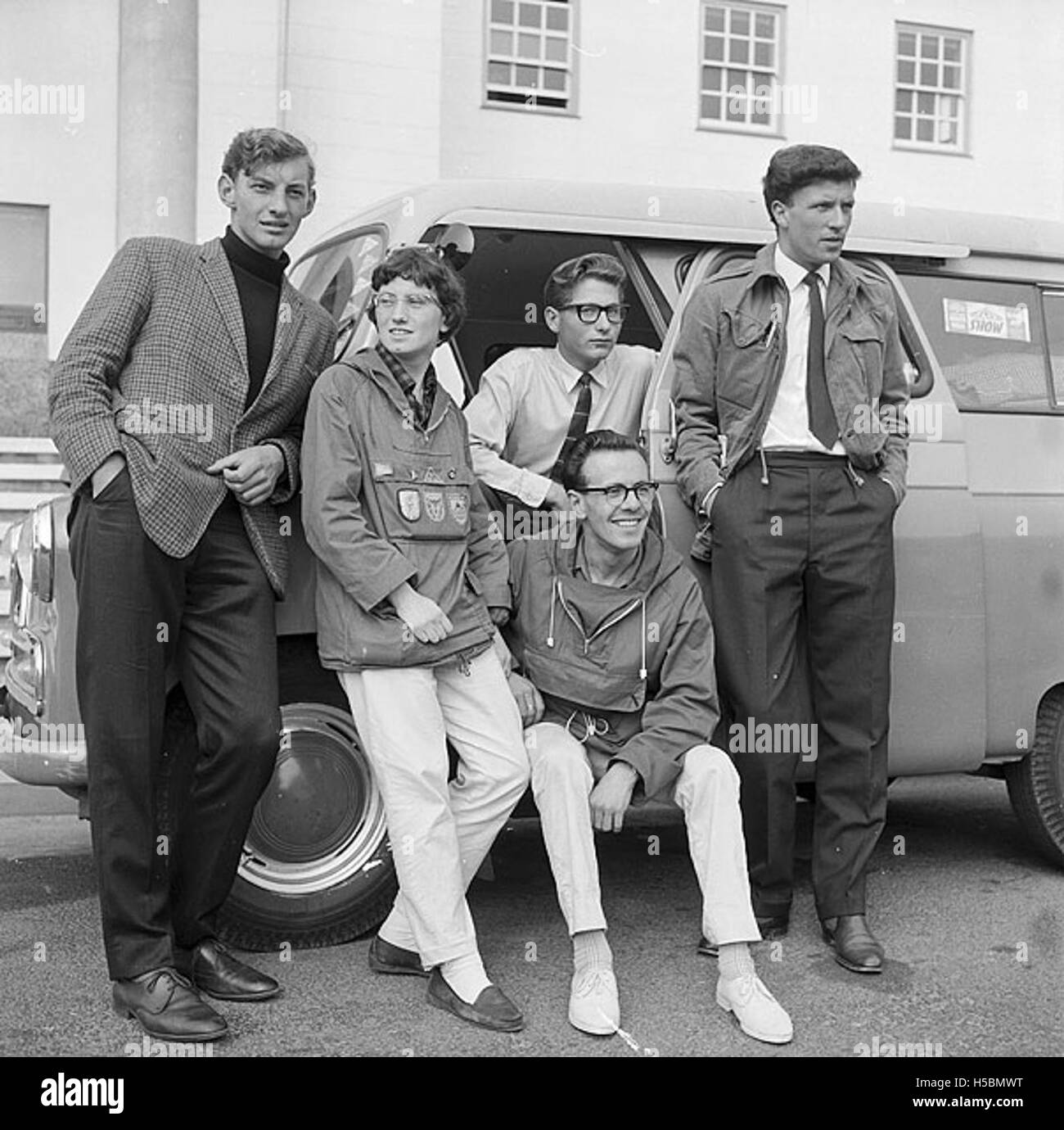 Questa fotografia cattura un viaggio della campagna dell'organizzazione Penparcau Freedom from Hunger in Austria. Il viaggio era probabilmente finalizzato a fornire aiuti o a sensibilizzare sugli sforzi di soccorso della fame nell'Europa post-bellica. Foto Stock