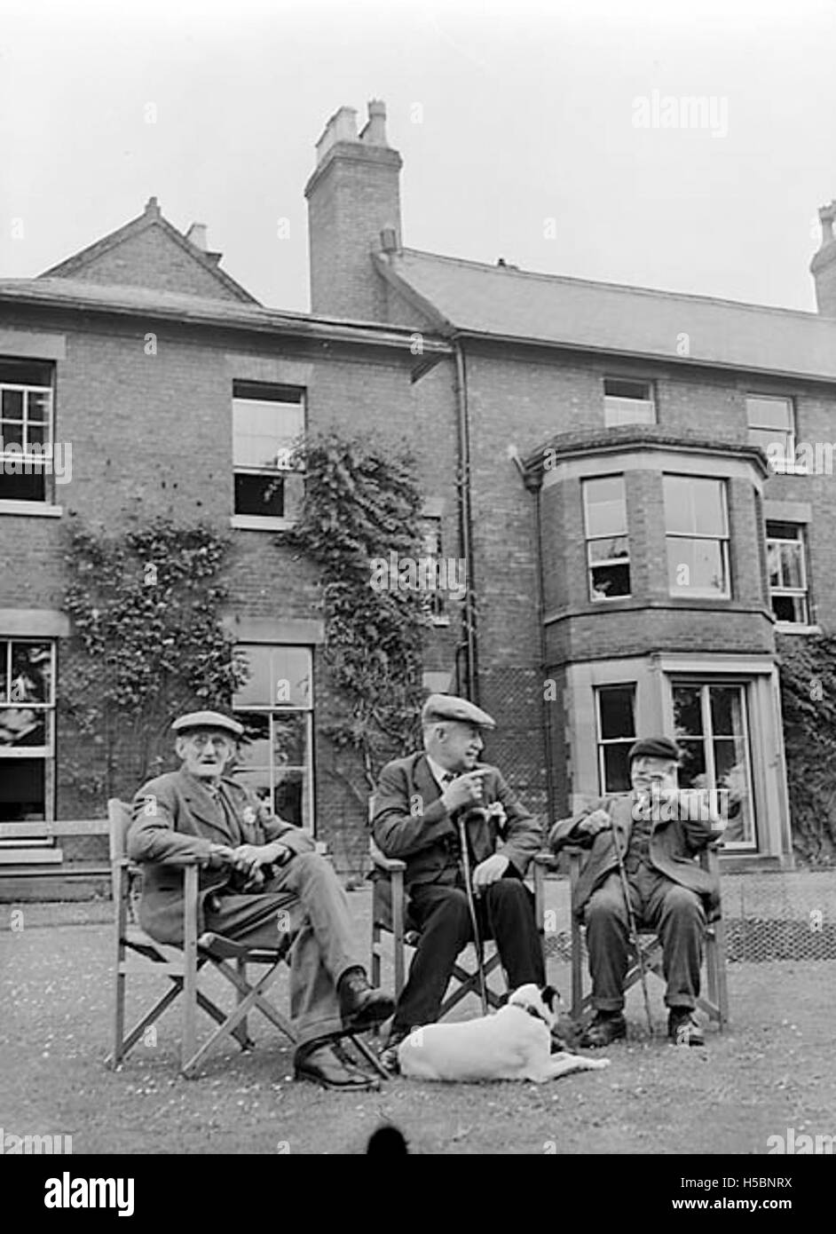 Ellesmere House è una residenza per anziani situata a Whitchurch. La struttura offre alloggio e assistenza agli anziani nella comunità. Serve come casa di cura per gli anziani residenti a Whitchurch, garantendo comfort e supporto medico per gli anziani. Foto Stock
