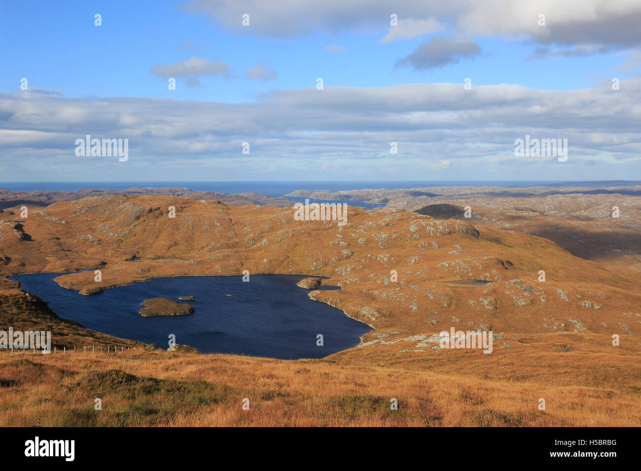 Vista sul paese di flusso in Sutherland Scozia dal Ben pila Foto Stock