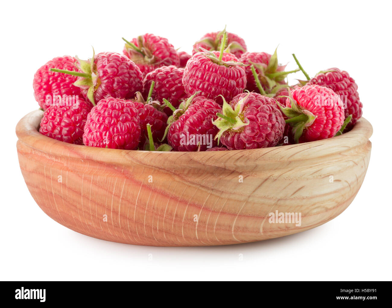 Lamponi nel piatto di legno isolato su uno sfondo bianco. Foto Stock