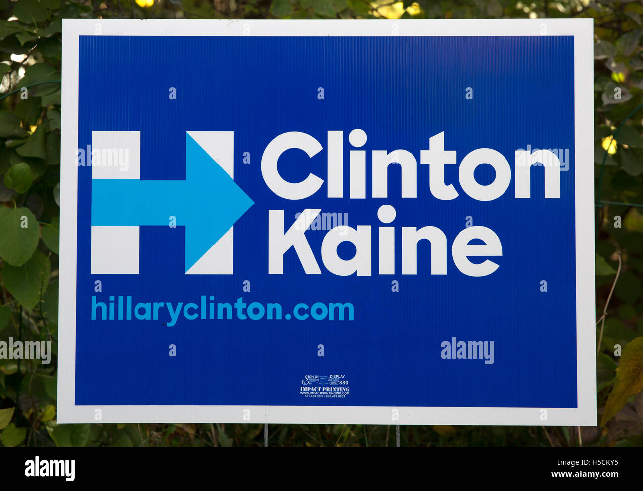 2016 US campagna presidenziale di firmare per i democratici Hillary Clinton e Tim Kaine Foto Stock