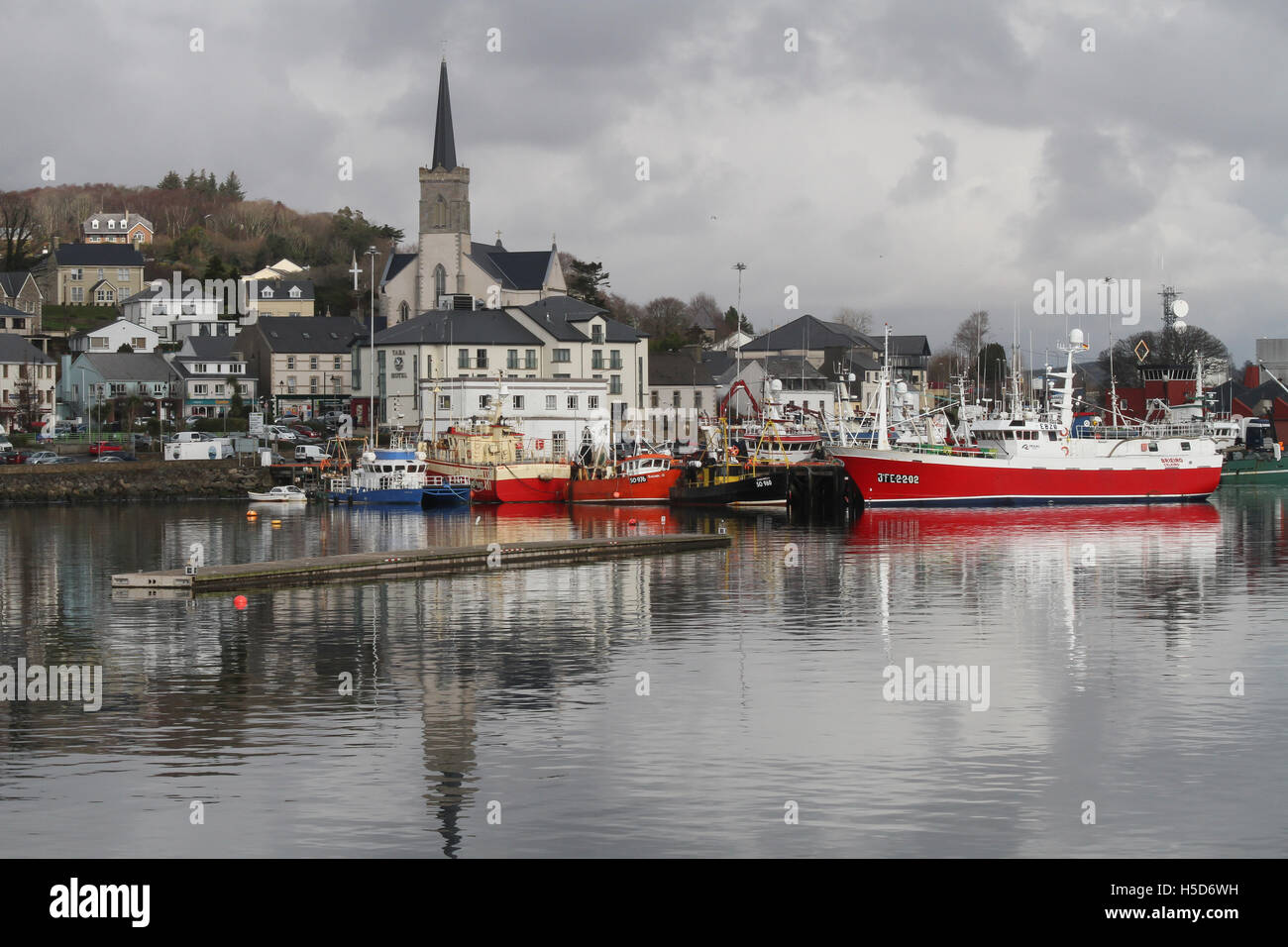 Barche da pesca nel porto di Killybegs Co Donegal Irlanda Foto Stock