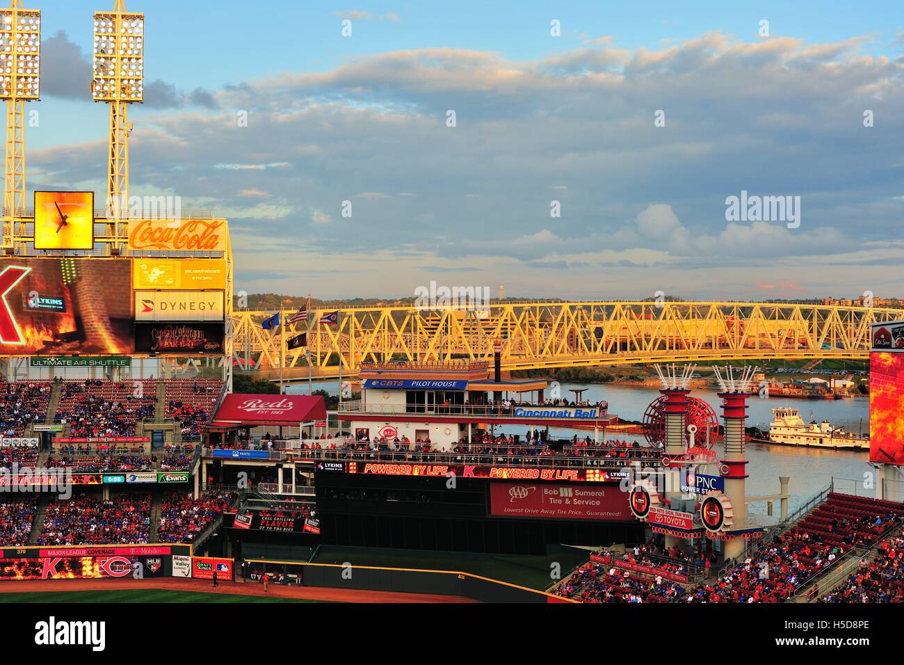 Il Great American Ballpark, home per i Cincinnati Reds lungo le rive del fiume Ohio. Cincinnati, Ohio, Stati Uniti d'America. Foto Stock