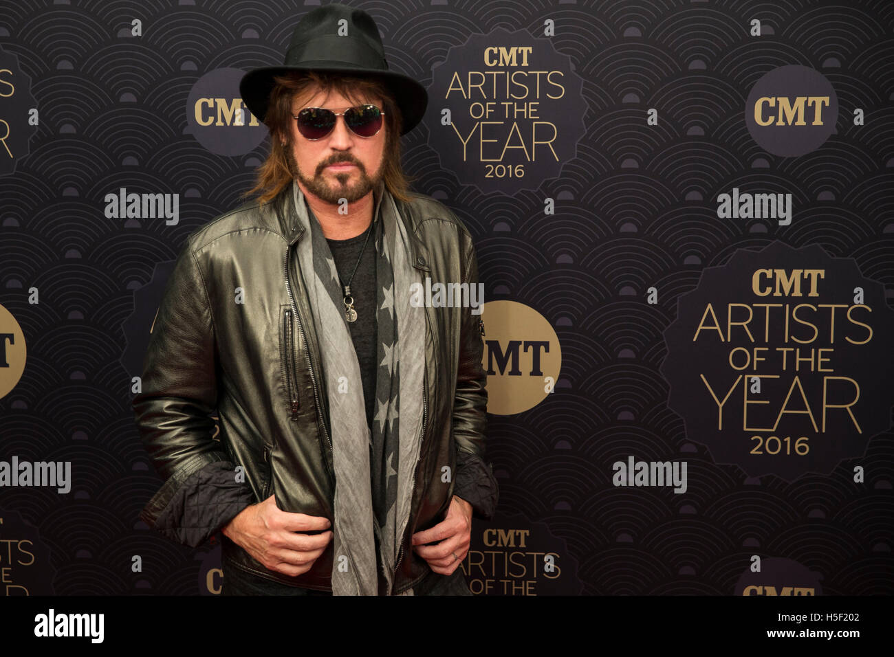 Nashville, Stati Uniti d'America. Xix oct, 2016. Billy Ray Cyrus arriva a CMT artisti dell'anno Red Carpet credito: la foto di accesso/Alamy Live News Foto Stock