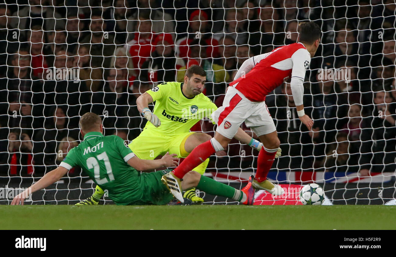 Emirates Stadium, Londra, Regno Unito. Xix oct, 2016. Mesut Ozil arsenale punteggi del quarto obiettivo durante la UEFA Champions League match tra Arsenal e Ludogorets Razgrad presso l'Emirates Stadium di Londra. Solo uso editoriale Credito: teleobiettivo con immagini / Alamy Live News Foto Stock