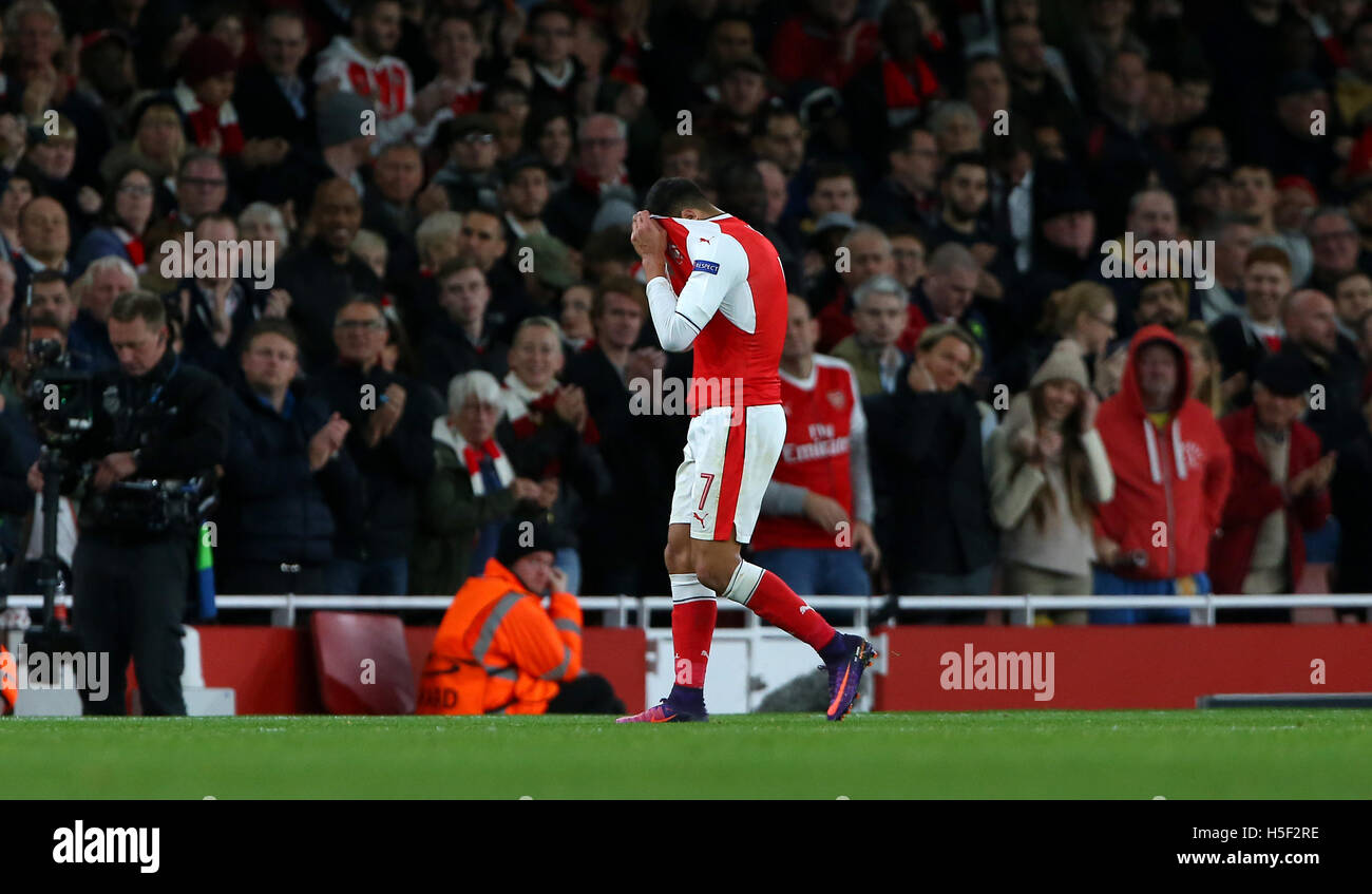 Emirates Stadium, Londra, Regno Unito. Xix oct, 2016. Dell'Arsenal Alexis Sanchez è sostituito durante la UEFA Champions League match tra Arsenal e Ludogorets Razgrad presso l'Emirates Stadium di Londra. Solo uso editoriale Credito: teleobiettivo con immagini / Alamy Live News Foto Stock