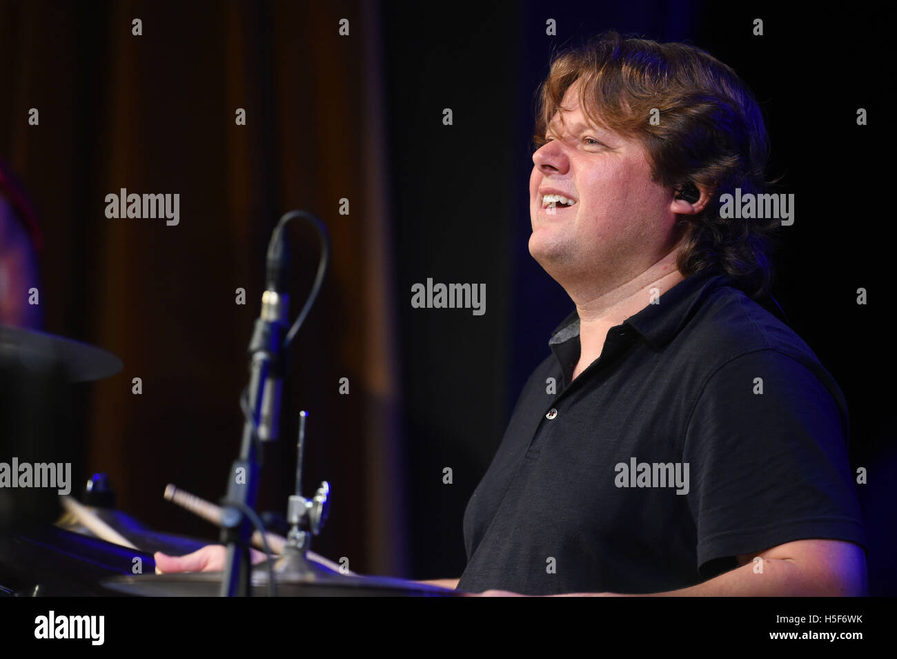 Prerov, Repubblica Ceca. Xx oct, 2016. Il batterista Vaico Deczi di Celula New York aprire la trentatreesima Jazz Fest Prerov, Repubblica ceca, 20 ottobre 2016. © Ludek Perina/CTK foto/Alamy Live News Foto Stock