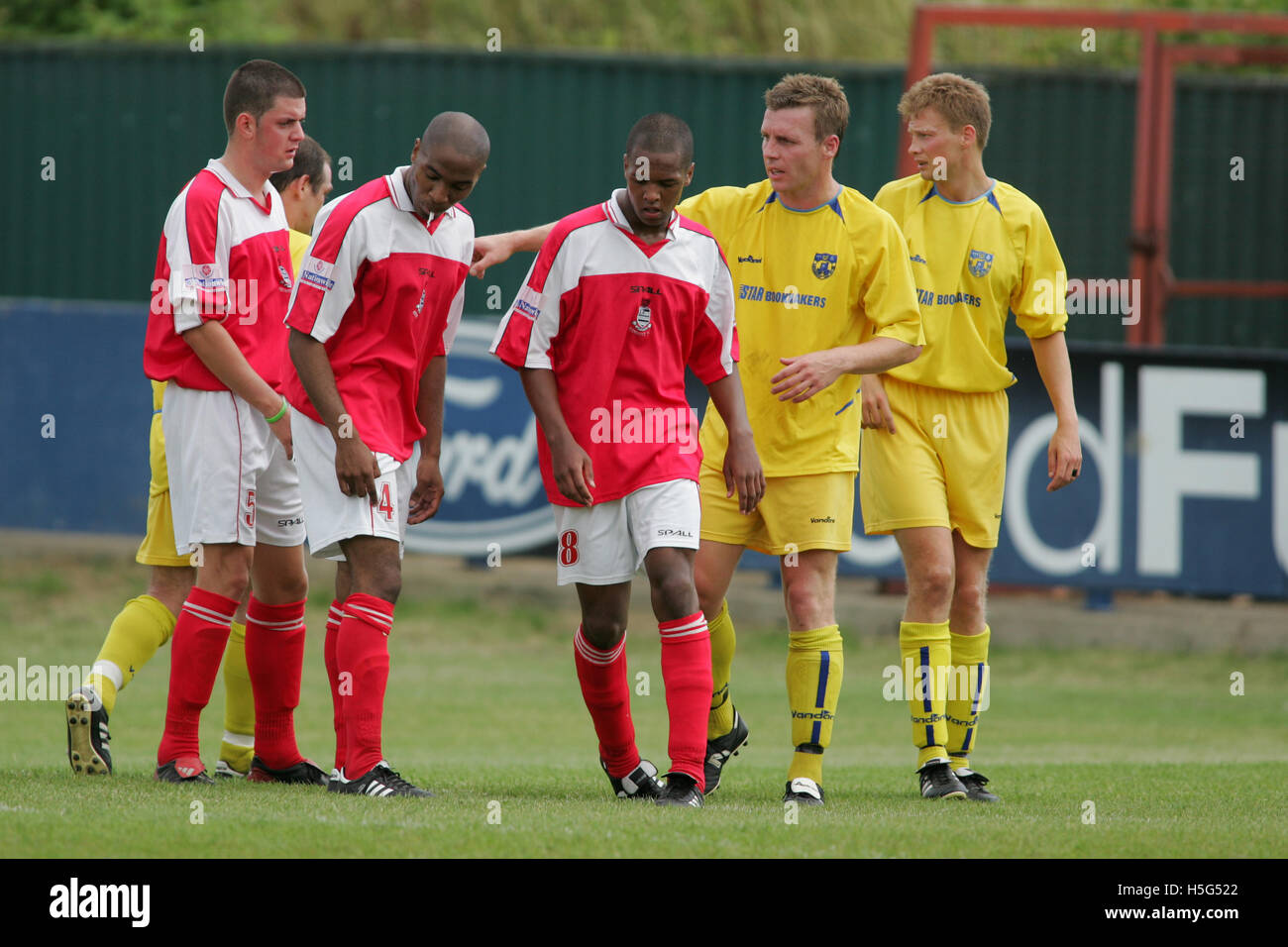 Redbridge 1 Barking & East Ham United 1 - amichevole a Oakside - 30/07/05 - rivali locali Redbridge e Barking si dividono il bottino in un contesto altamente competitivo pre-stagione incontro Foto Stock