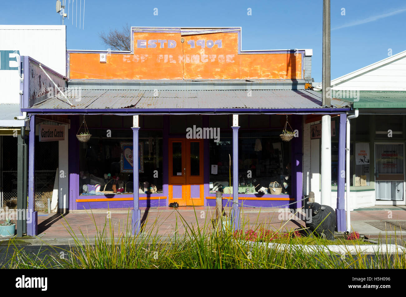 Storico negozio, Main Street, Hunterville, Rangitikei, Isola del nord, Nuova Zelanda Foto Stock