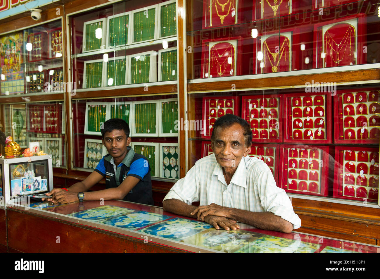 Sri lanka jewellery shop immagini e fotografie stock ad alta risoluzione -  Alamy