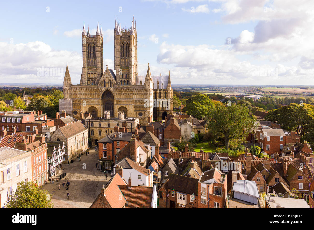 La cattedrale di lincoln e la porta del tesoro dalla collina del