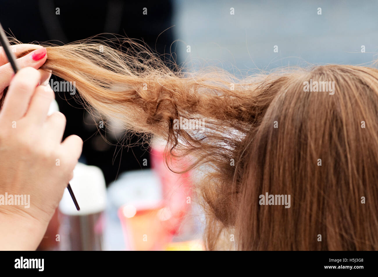 Hair dressing immagini e fotografie stock ad alta risoluzione - Alamy