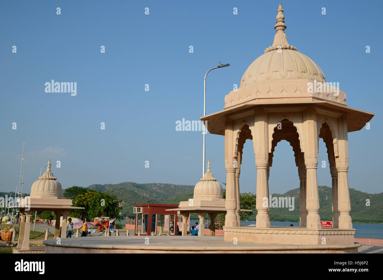 Dome con paesaggio Rajasthan Foto Stock