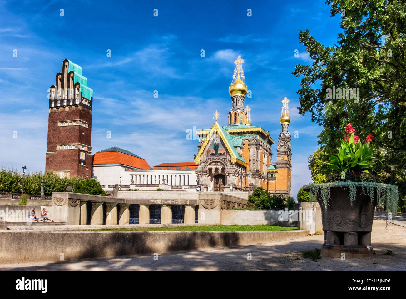 Darmstadt Mathildenhöhe colonia di artisti, Hochzeitsturm Torre di nozze, Exhibition Hall & Cappella russa con oro cupole a cipolla Foto Stock