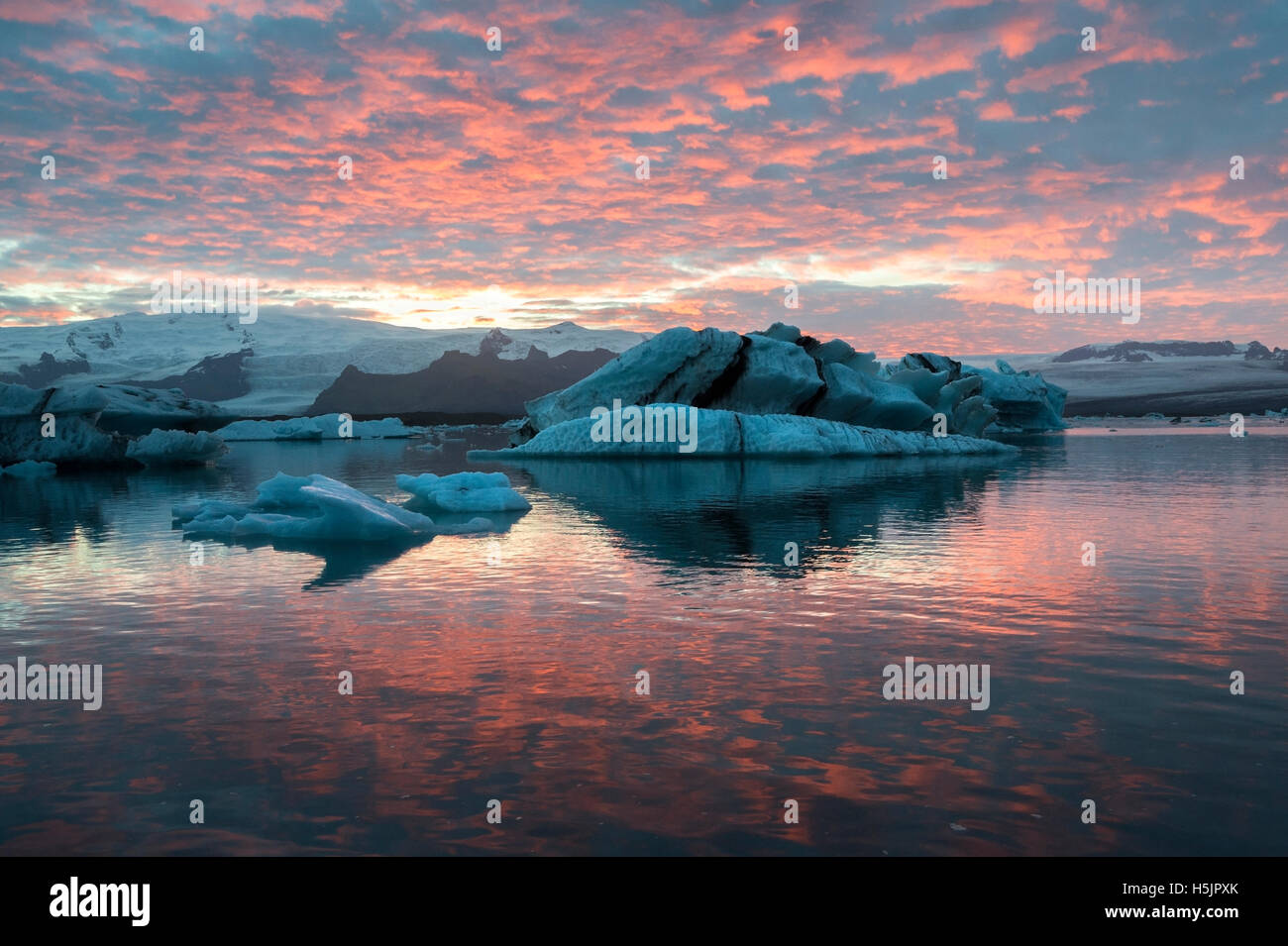 Tramonto spettacolare a Jokulsarlon laguna Iceberg, Vatnajokull National Park, Islanda. Foto Stock