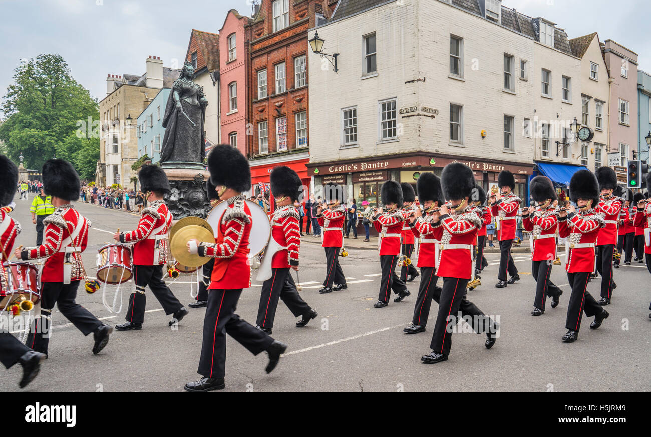 Gran Bretagna, Inghilterra, Berkshire, Windsor, sfilata della banda del Reggimento durante il cambio della sfilata delle Guardie a Windsor Foto Stock