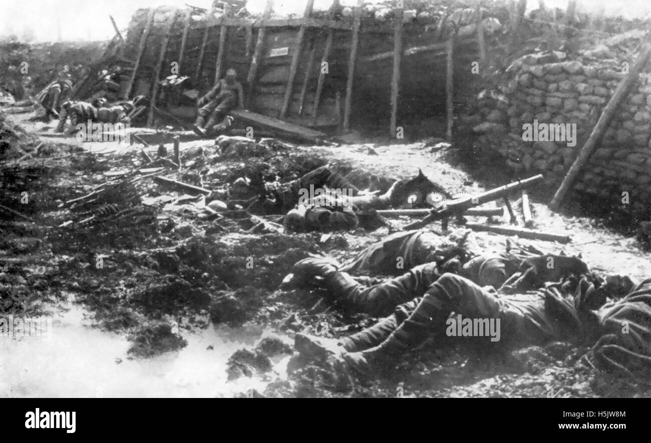 La guerra del gas una posizione britannica a Fromelles, nel nord della Francia, dopo un gas tedesco attacco nel luglio 1916. Foto Stock