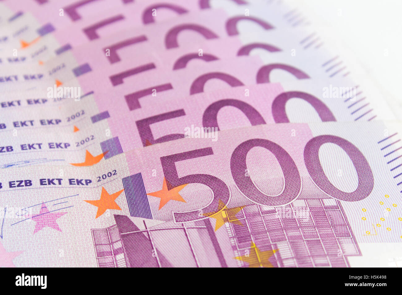 Pila di denaro contante - 500 euro bills macro - banconote europee Foto Stock