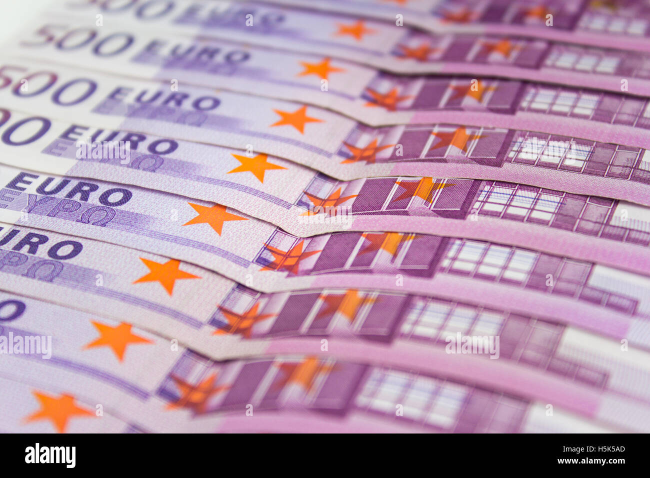 Pila di denaro contante - 500 euro bills macro - banconote europee Foto Stock