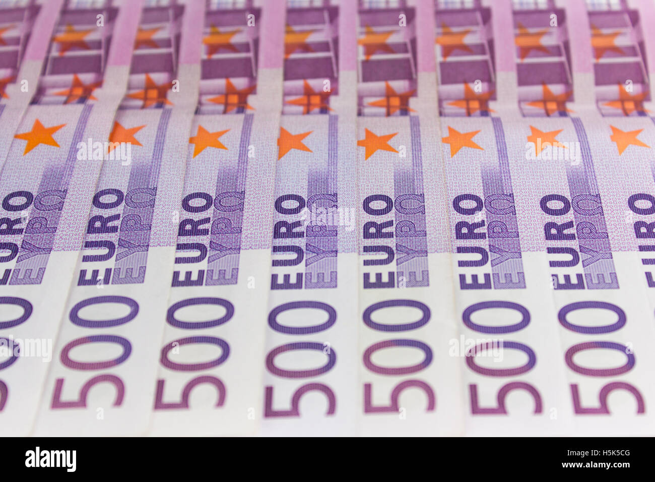 Pila di denaro contante - 500 euro bills macro - banconote europee Foto Stock