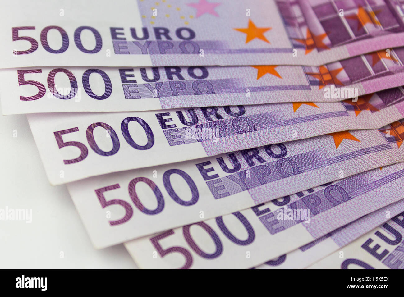 Pila di denaro contante - 500 euro bills macro - banconote europee Foto Stock