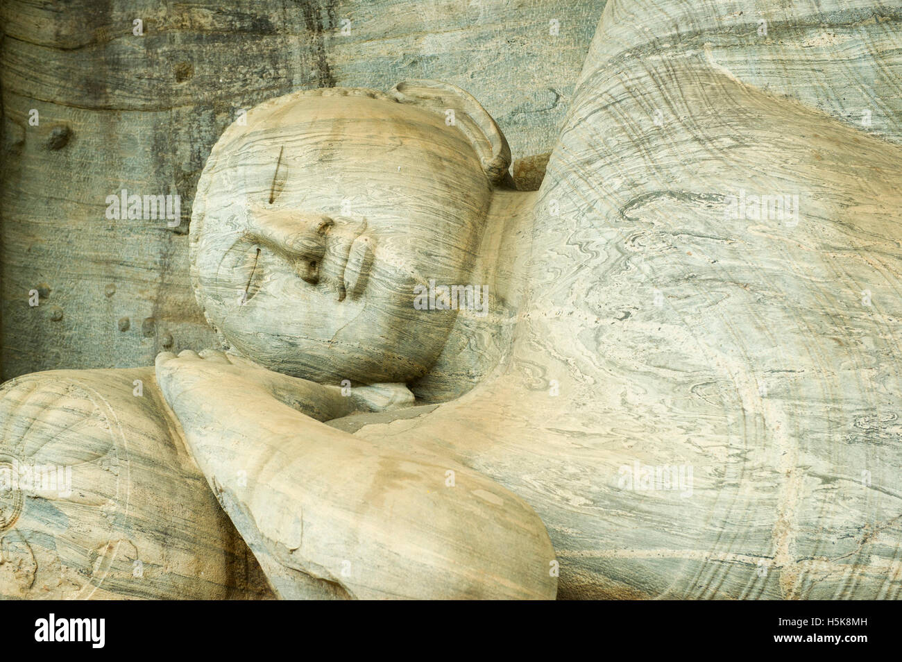 Scolpita la statua di Buddha a Gal Vihara nell'antica città di Polonnaruwa, Sri Lanka Foto Stock
