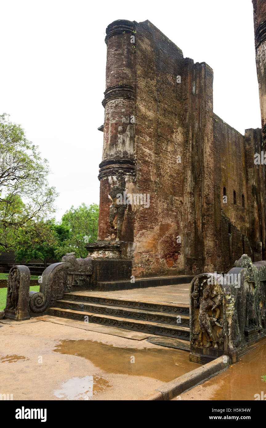 Tempio Lankatilaka nell'antica città di Polonnaruwa, Sri Lanka Foto Stock