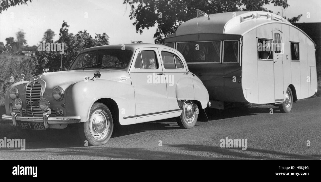 Austin A70 Hereford 1951 con caravan Foto Stock