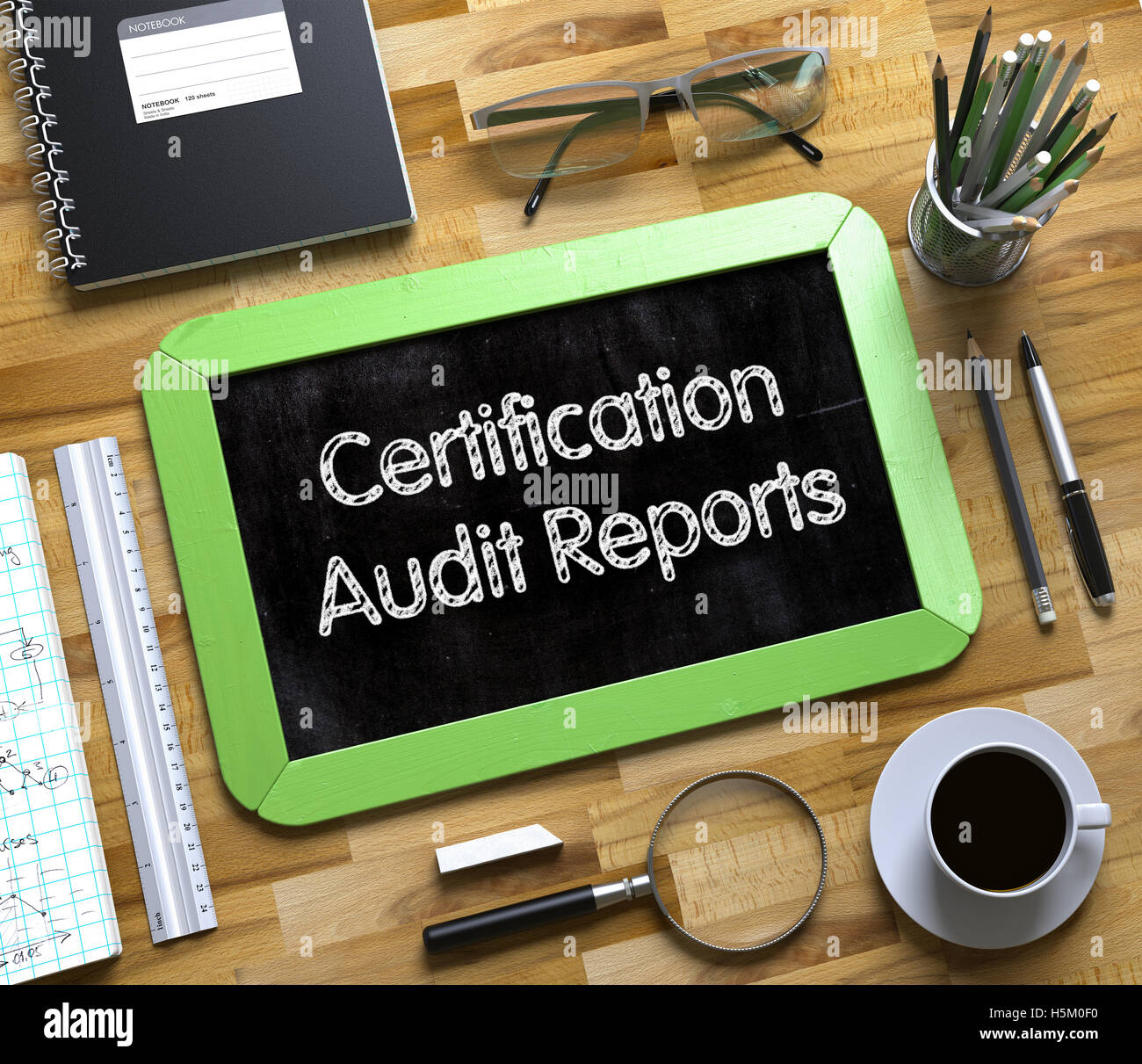 Audit di Certificazione relazioni manoscritta su piccola lavagna. 3D. Foto Stock