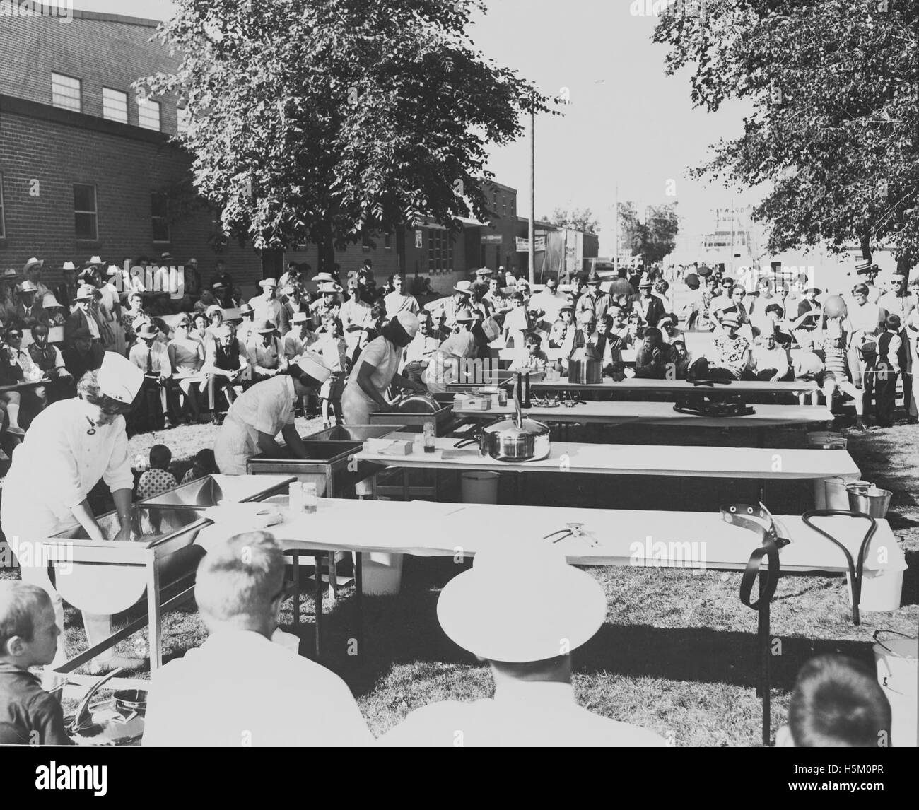Il concorso Edmonton Klondike Dairy Princess Competition mette in mostra le giovani donne che rappresentano l'industria agricola, promuovendo l'agricoltura casearia attraverso apparizioni pubbliche e l'impegno della comunità. È parte integrante del festival Edmonton Klondike Days, che celebra il patrimonio e le tradizioni della regione. Foto Stock