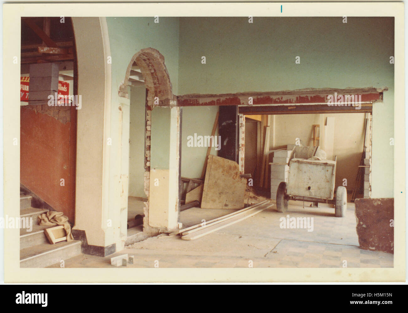 Il cinema statale di Hobart ha subito lavori di ristrutturazione negli anni '1970, in particolare intorno a Elizabeth Street. Il progetto faceva parte degli sforzi per preservare il significato storico del cinema e migliorare le sue strutture per l'intrattenimento moderno. Foto Stock