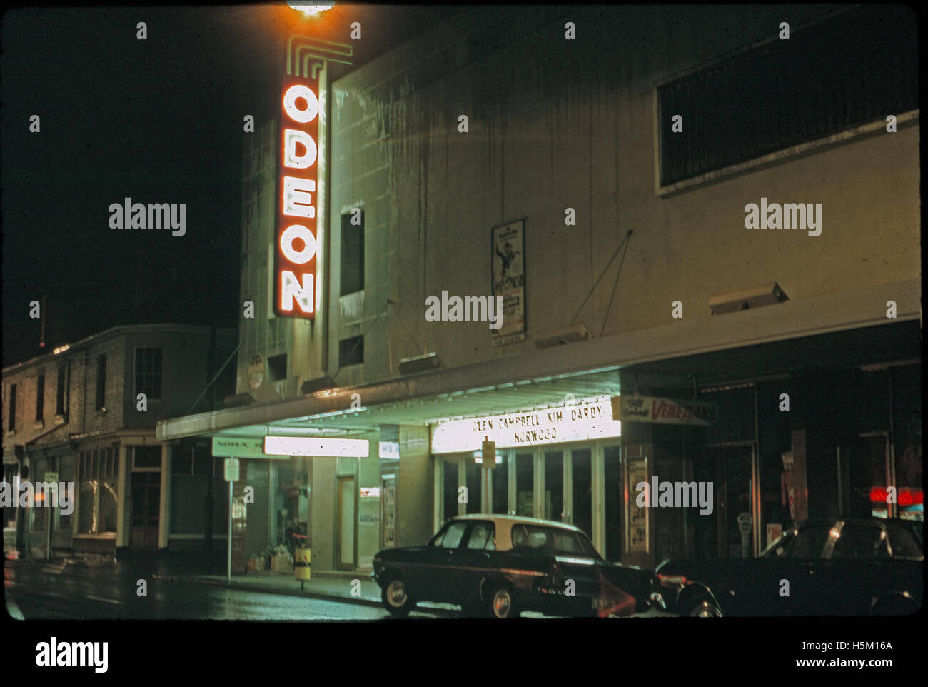 L'Odeon, situato in Liverpool Street a Hobart, Tasmania, è un importante cinema e teatro. L'edificio fa parte del patrimonio architettonico della Tasmania e presenta sia intrattenimento che significato storico. È conservato come parte della collezione di archivio e patrimonio dello stato. Foto Stock