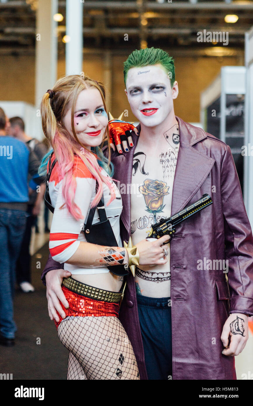 Cosplayers indossare un Harley Quinn (L) ed il burlone (R) costume, noto dalla DC Comics, Batman-universo, al Comic Con Copenaghen Foto Stock
