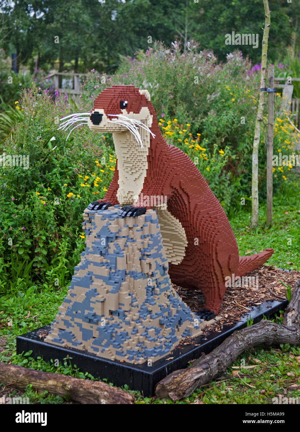 Lottie la lontra costruito con i mattoncini Lego, WWT Slimbridge, Gloucestershire, Inghilterra Foto Stock