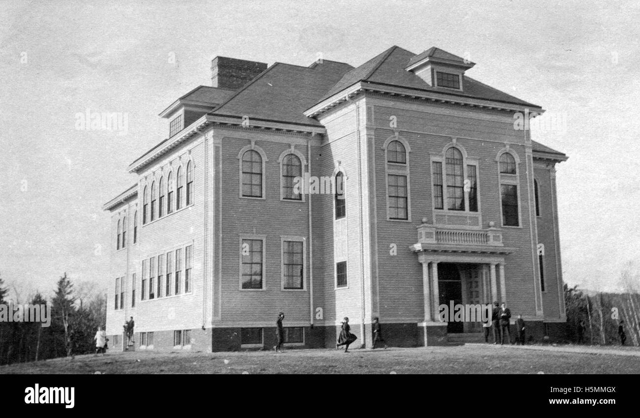 Camden, Maine, è conosciuta per le sue viste panoramiche, il porto e la storia marittima. La città è una destinazione popolare per i turisti che cercano una pittoresca esperienza costiera del New England. Foto Stock