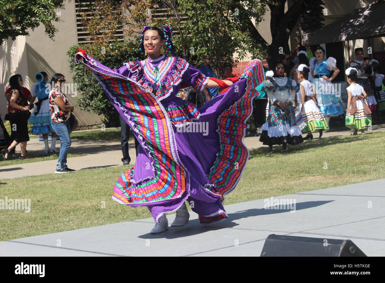 Un ballerino esegue un messicano tradizionale danza del Texas State Fair Foto Stock
