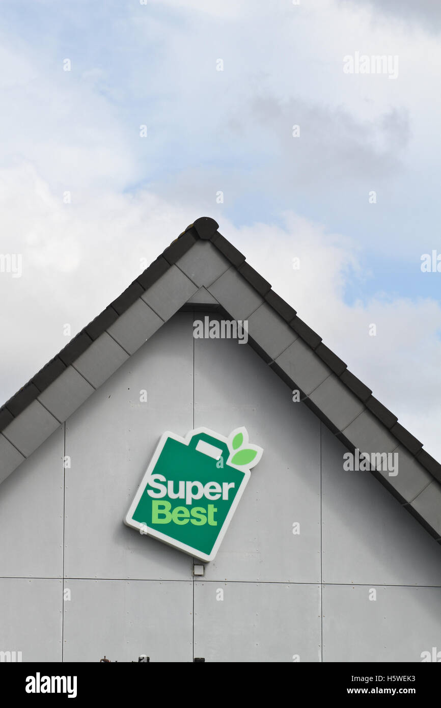 Shop tetto sulla Danimarca con un cielo blu Foto Stock