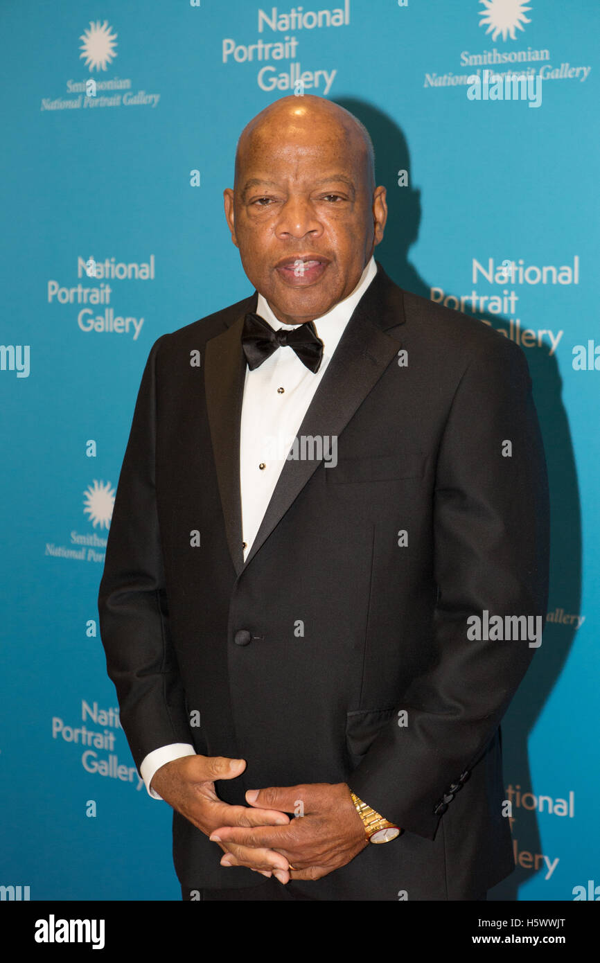 Membro del Congresso John Lewis sul tappeto rosso al del Smithsonian National Portrait Gallery inaugurale di American Ritratto di Gala del novembre 15th, 2015 a Washington D.C. Foto Stock