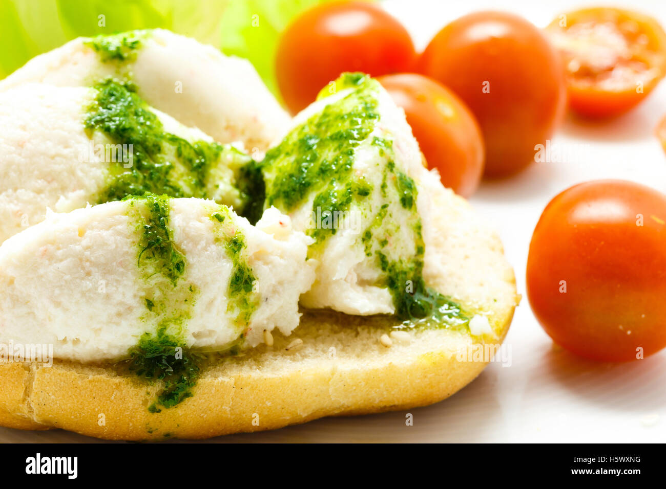 Baccalà brandade con salsa a base di prezzemolo sul pane Foto Stock