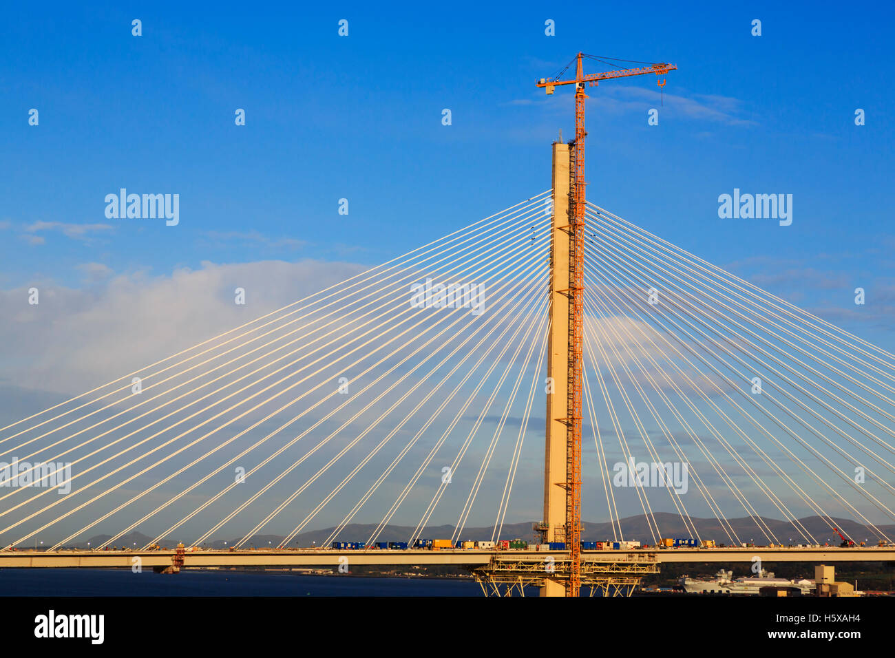 Lavori di costruzione del nuovo Firth of Forth Queensferry attraversando ponte stradale. Edimburgo, Scozia Foto Stock