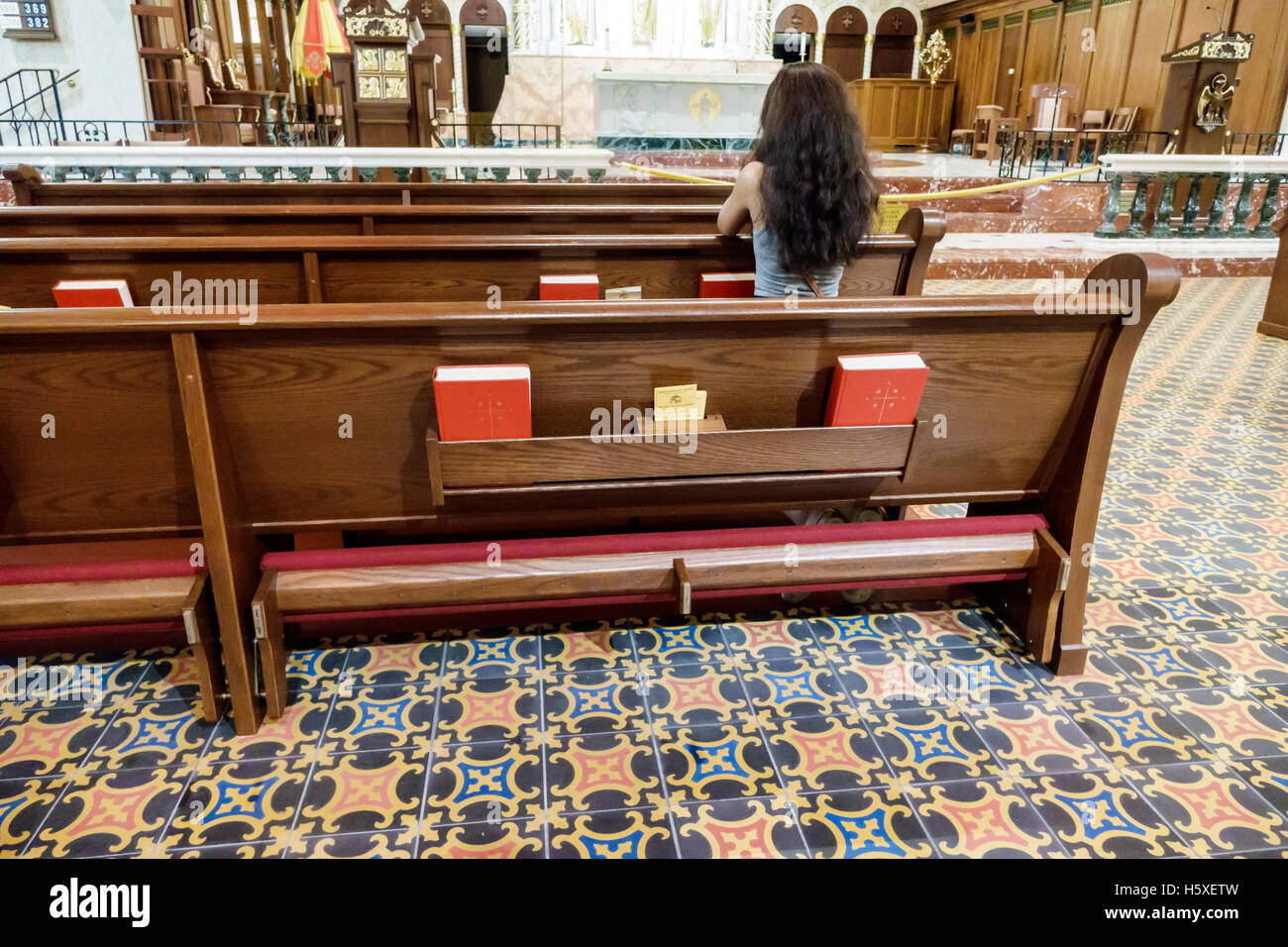 San Agostino Florida, Basilica della Cattedrale, interno, pesche, adulti adulti, donne femminili, preghiera, cattolico, chiesa, FL160802093 Foto Stock