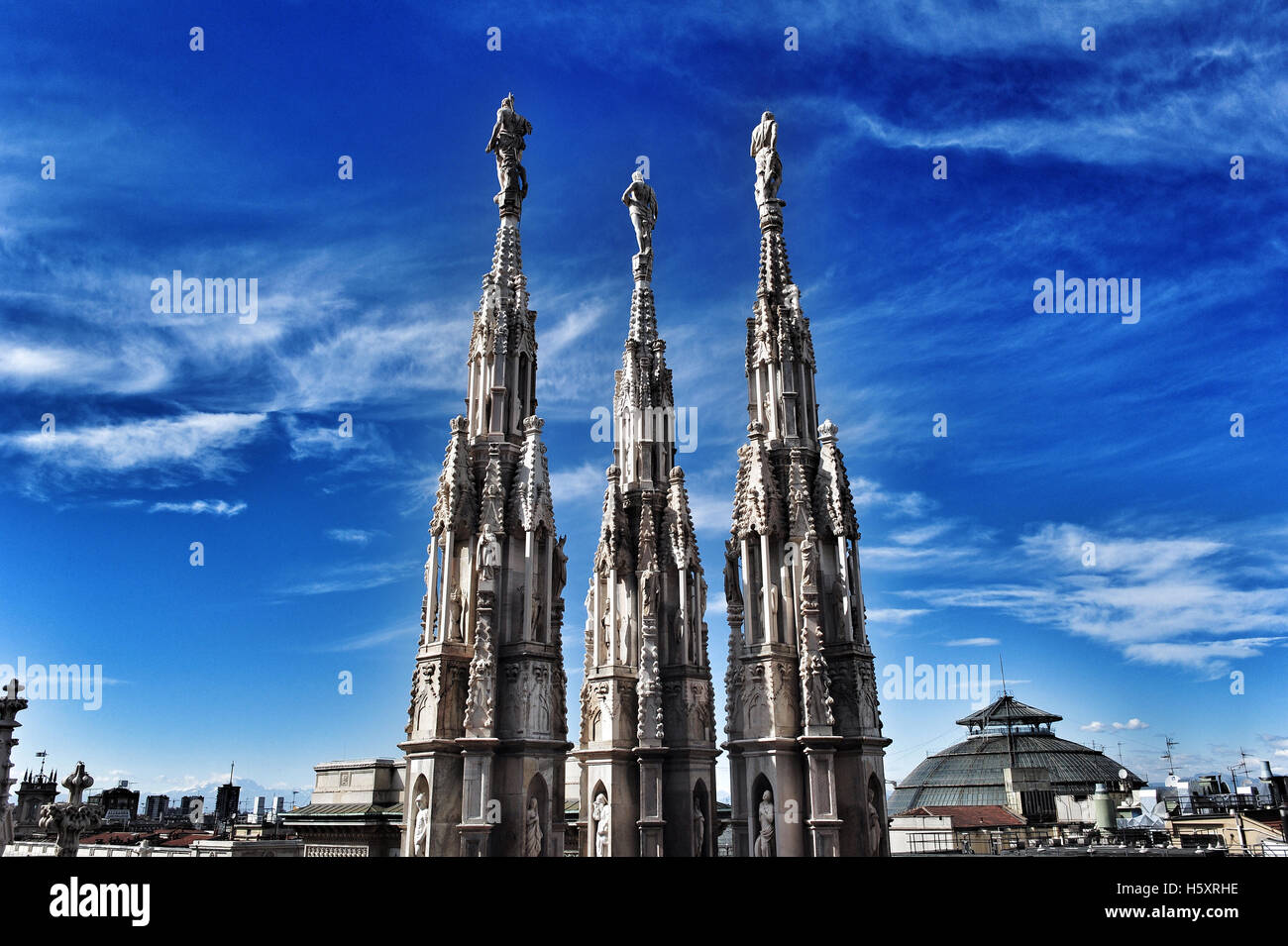 Un dettaglio del duomo di Milano visto dalla sua terrazza sul tetto. Foto Stock