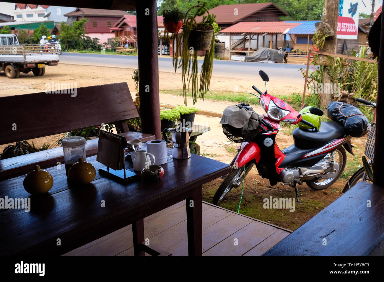 Ha vinto il caffè una piccola caffetteria sul Bolaven Plateau, Laos Foto Stock
