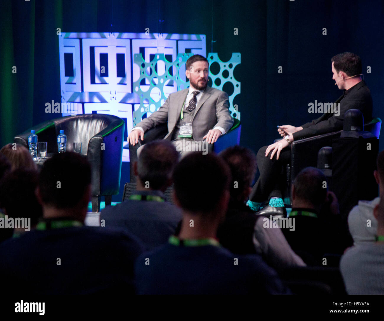 Dublino, Irlanda. Il 21 ottobre, 2016. Fondatore di dritto Blast Palestra e allenatore del famigerato Conor McGregor, John Kavanagh parla di Richard Barrett in una conferenza di zero nel segnale RDS, Dublino, Irlanda. Credito: Ger Holland/Alamy Live News Foto Stock