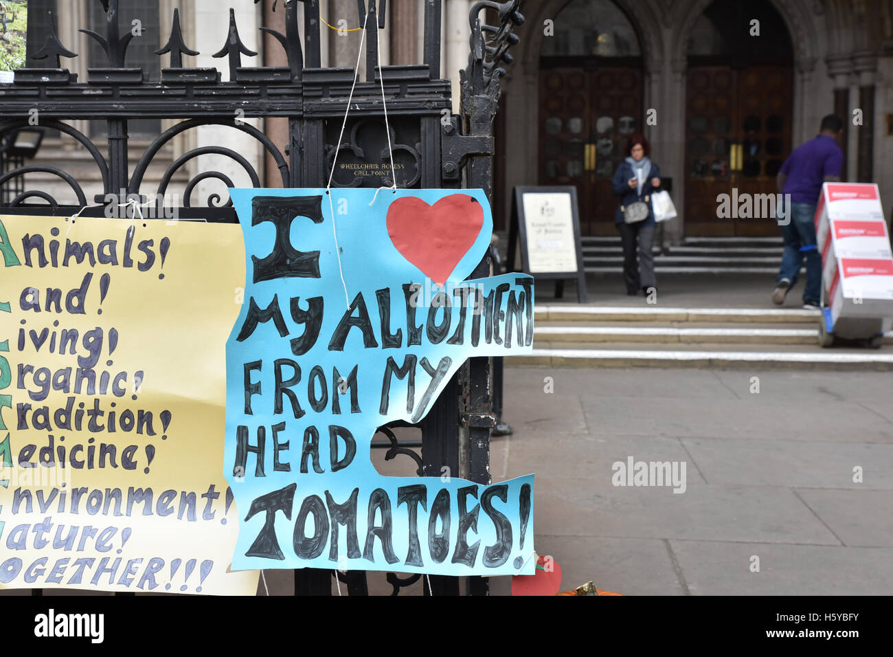 Royal Courts of Justice di Londra, Regno Unito. Il 21 ottobre 2016. Quattro anni di caso tra Farm terrazza sui giardinetti e consiglio a Watford Foto Stock