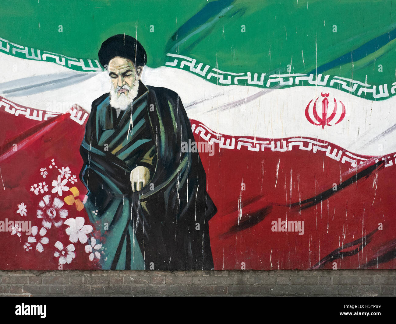 L ayatollah Khomeini e Iran bandiera murale, Teheran, Iran Foto Stock