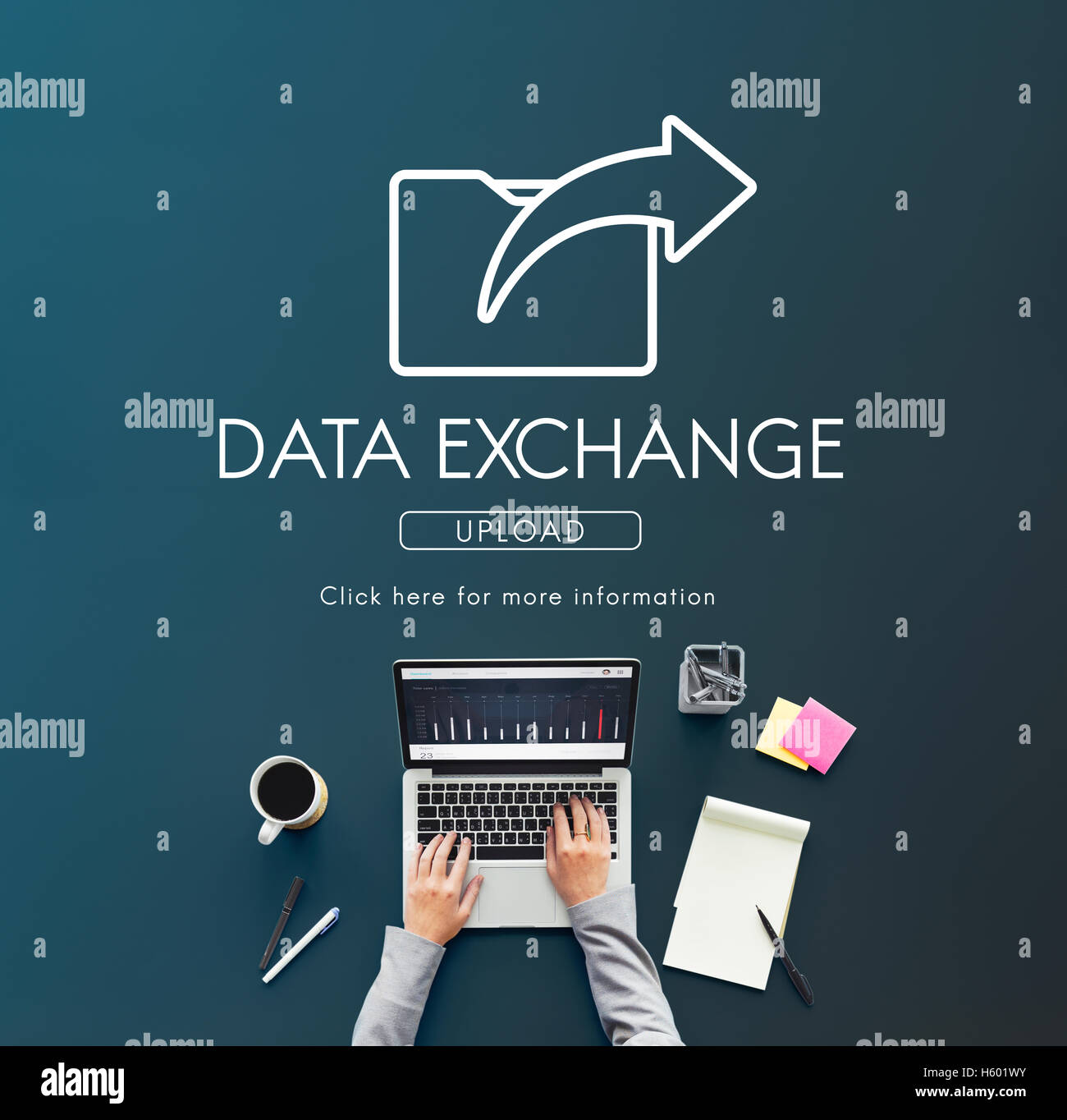 Il trasferimento dei dati Exchange sincronizzazione condivisione concetto di caricamento Foto Stock